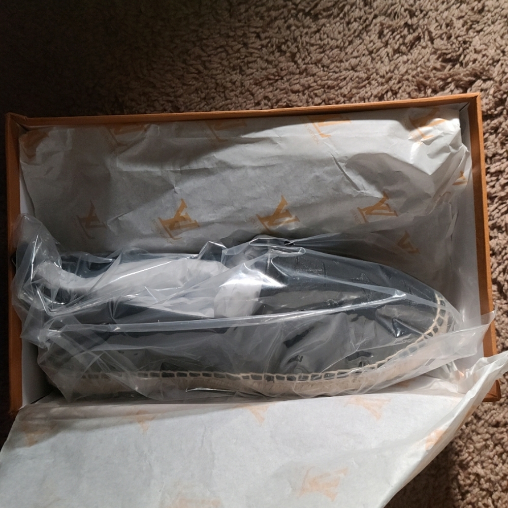 Women size 42 Louis Vuitton slippers